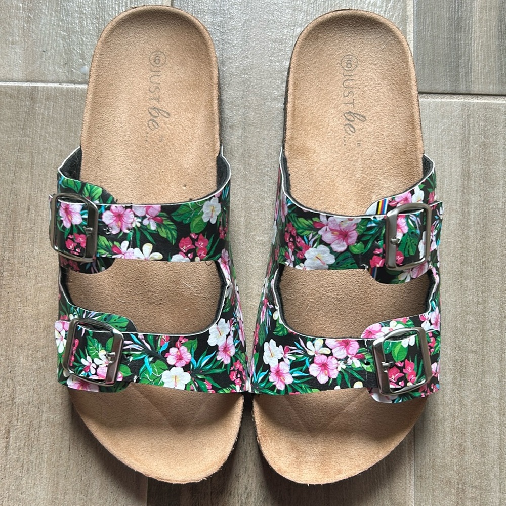 Women’s “Just be” floral print sandals. Size 9.